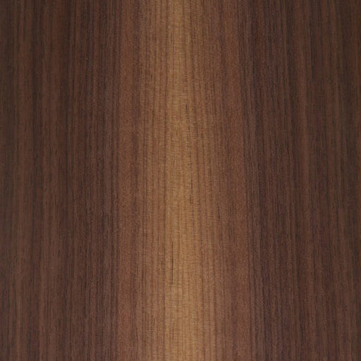 Holzoberfläche aus amerikanischem Nussbaum mit warmem Braunton und feiner Maserung. Ideal für hochwertige Beizentische, Bistrotische oder Bartische, die Eleganz und Stabilität verbinden.