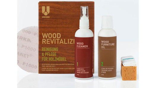 Holzpflege-Set für Massivholztische mit Reiniger, Möbelöl, Schleifpad und Schwamm. Ideal zur Reinigung, Pflege und Auffrischung von Beizentischen, Restauranttischen oder Bistrotischen aus Holz.
