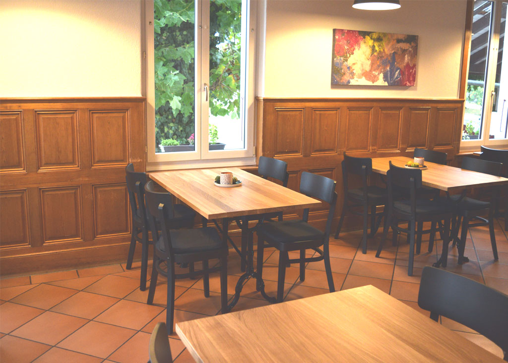 Neue Tische und Stühle für’s Stärnepintli