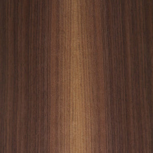 Holzoberfläche aus amerikanischem Nussbaum mit warmem Braunton und feiner Maserung. Ideal für hochwertige Beizentische, Bistrotische oder Bartische, die Eleganz und Stabilität verbinden.